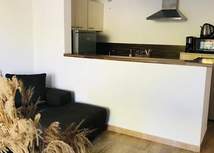 Apartment Rez De Chaussez De 4 Personnes *